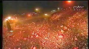 tcros's tweet photo. Il y a 25 ans aujourd'hui, nous étions 1 million 800.000 personnes (chiffre officiel de la préfecture de police de Rome) au Circo Massimo pour le concert d'Antonello #Venditti fêtant le scudetto de la #Roma. Dire que ce jour restera inoubliable est plus que faible !!!
https://t.co/3Y9IsgEcw3