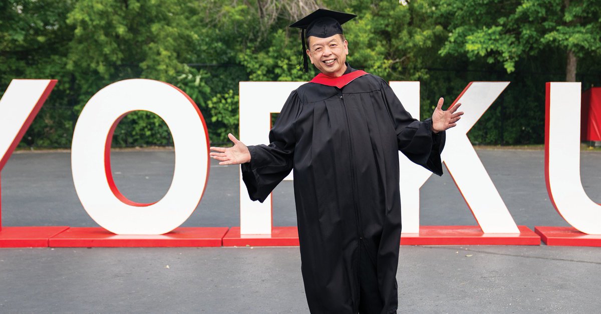 YorkUniversity's tweet photo. 34 years later, Andy Ka Lung Fong finally crossed the convocation stage! After studying music in 1989, Andy's life led him down a different path. With his wife's support and determination, he returned to school and earned a Specialized Honours BFA in Music. 🎓 | #YorkUConvo https://t.co/6upxO2LVh5