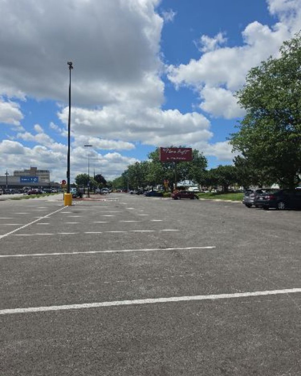 MokenaLotClean's tweet photo. Keeping properties clean is never a one-time job. 

#curbappeal #parkinglotmaintenance #walkwaymaintenance #sidewalksweeping #propertyupkeep #groundsmaintenance #propertymanagementservices #littercleanup #portering #outdoormaintenance https://t.co/jUx1ovzXYq