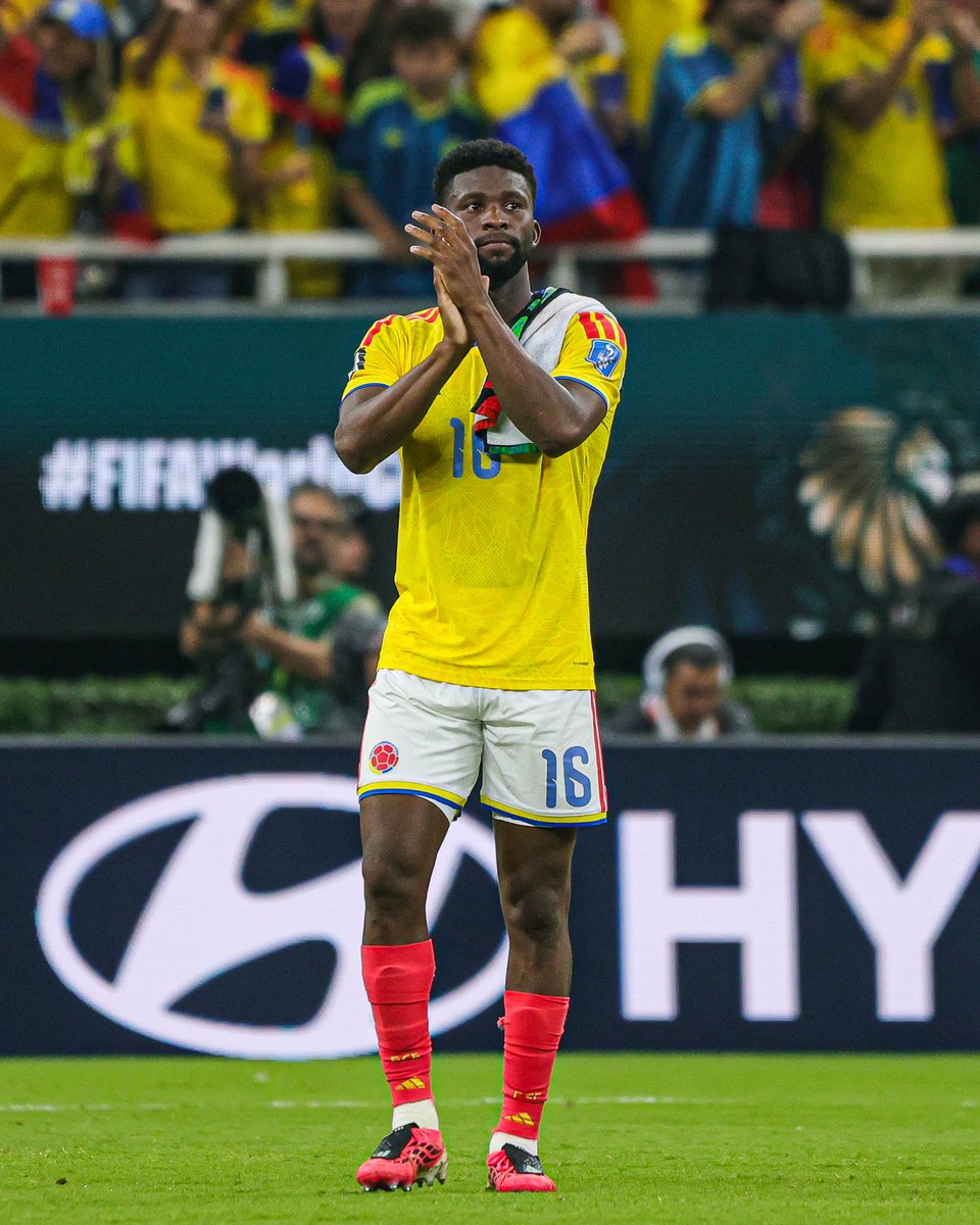 jeffersonlerma's tweet photo. Primera alegría para todo un país que sonríe con la pelota, estamos clasificados… 

Se viene el objetivo para seguir acercándonos al sueño por él que estamos aquí. 
Vamos más seguros, mejorando y con ambición para hacerlo realidad…
6️⃣ de 6️⃣ jugados 🇨🇴 https://t.co/CpEEGWlVtM