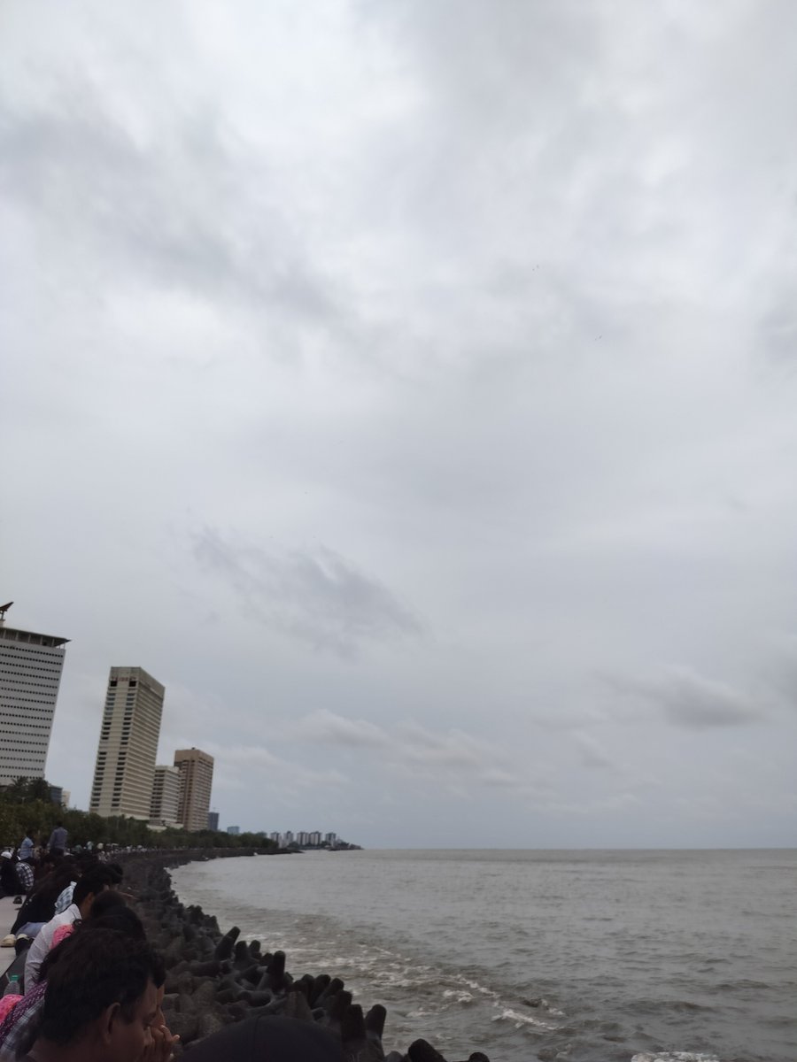 SSimrann26's tweet photo. One thing I genuinely envy about Mumbai people:

No matter how bad the day gets, they have Marine Drive, Carter Road, Bandstand and the sea waiting for them.

I come from Jaipur and have lived in Delhi. We have forts, monuments and malls, all beautiful in their own way. But when life feels overwhelming, they arent the places I would go looking for peace.

Mumbai has the sea. And sometimes, that's enough.