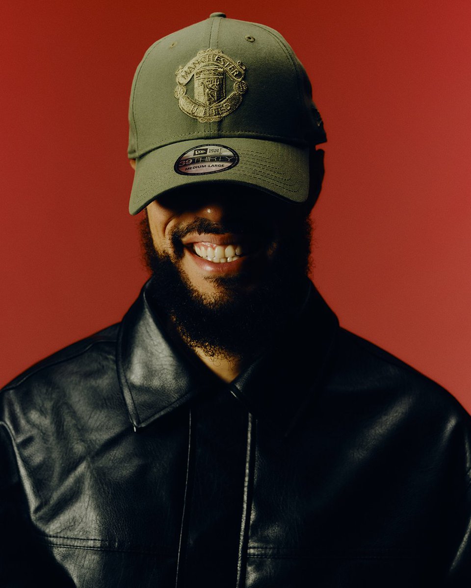 ManUtd's tweet photo. Summer prep ☑️🧢

Get up to 30% off New Era caps 👇