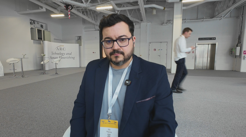elivieira's tweet photo. Bora trabalhar. Entrando ao vivo em instantes no programa do Claudio Dantas, direto da @ARC_Conference. https://t.co/hovz0DKZor