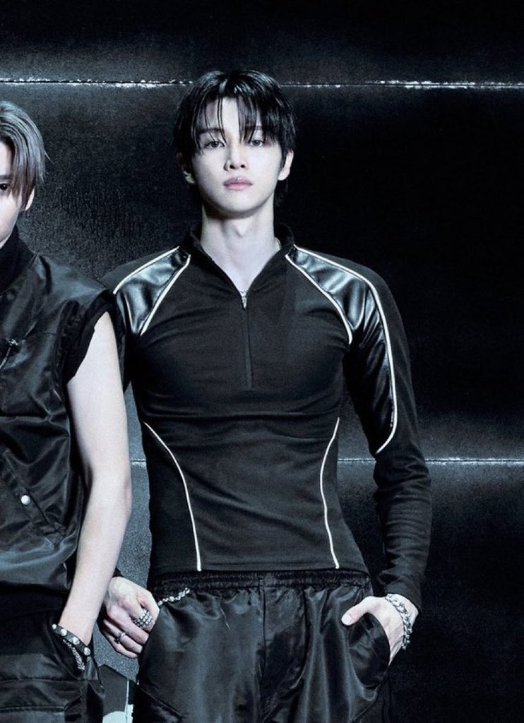 gemszip's tweet photo. มีใครรู้สึกเหมือนกันบ้างว่าช่วงนี้ซองชานหล่อเกินมนุษย์อะ ปกติก็หล่ออยู่แล้ว แต่ตอนนี้คือโคตรออร่า หยุดไม่อยู่ ถ้าเดินสวนชั้นคงเหลียวจนคอเคล็ด หุ่นก็โคตรดี สามเหลี่ยมคว่ำตามสูตรพระเอกมันฮวามาก ฮืออออ หล่อจนใจเจ้บบ ㅜ.ㅜ♡⸝⸝ https://t.co/1FEBSWKjP1