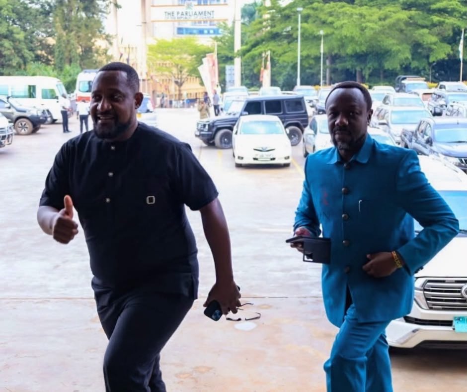 jungleug1's tweet photo. A group of house boys of the drunkard son of dictator Museveni led by Buyaga West MP @NamaraDennisMP , have written to  the Clerk of @Parliament_Ug that they want to introduce a Private Member's Bill. Their target? To rape the Administration of Parliament Act specifically the section that determines how the Leader of the Opposition is selected.
The political undertone is sponsored by the Bahima dynasty and is meant to allow all MPs including NRM be allowed to choose the Leader of Opposition in Parliament.
CRY MY BELOVED COUNTRY😭.