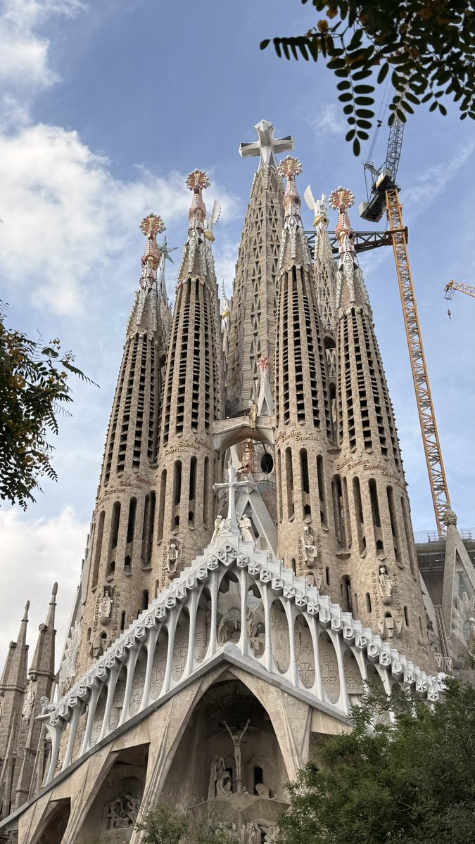 ohmnathadon's tweet photo. เท่าที่เคยไปมายกให้ Sagrada Família - Barcelona, Spain อลังการสุด https://t.co/OHL8TWNSbZ