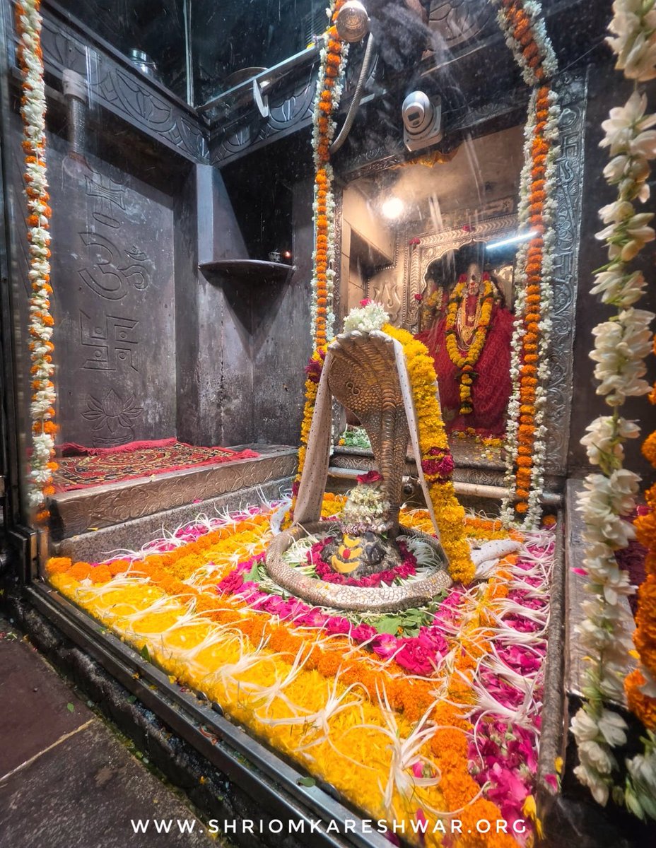 OmkarJyotirling's tweet photo. 🚩जय ओंकार जी 🚩
द्वादश ज्योतिर्लिंग में चतुर्थ, श्री ओंकारेश्वर में श्री ओंकार  महाराज के श्रृंगार दर्शन।
ज्येष्ठ शुक्ल पक्ष दशमी स. 2082 बुधवार दिनांक-24/06/26
वेब-https://t.co/cOFsHLEZaw
हेल्प-8989998686(8AM-8PM)
#omkareshwar #ओम्कारेश्वर https://t.co/J23KqJ0fsZ