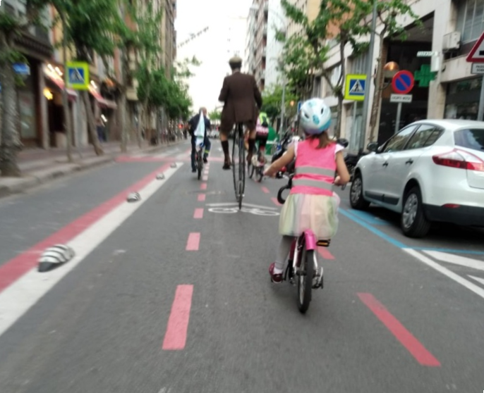 ciudadanabici's tweet photo. @caminoescolar Lo mismo en #Valladolid que en #Logroño, #Elx, #Gijón, #Murcia, #Castelló, #Castelldefels, #Palma o #València... la ola reaccionaria se cebó en pandemia con las ciudades que más rápidamente habían avanzado los últimos años, calcando la absurda guerra cultural de la ultraderecha. https://t.co/XGscTzyXer