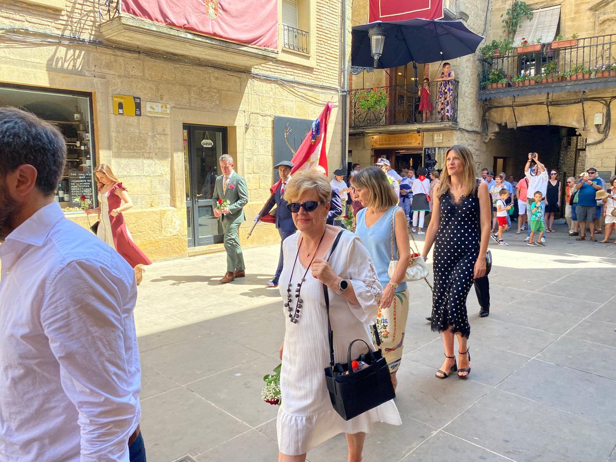 AdelvalDFA's tweet photo. 🎊 Laguardia vive hoy sus fiestas de San Juan con un ambiente magnífico.

Tradición, música y mucha alegría en las calles. Estamos disfrutando de una jornada especial junto a sus vecinas y vecinos. 

¡Felices fiestas a todas y todos! 🥳🙌🏻 https://t.co/UFyG6lF92B
