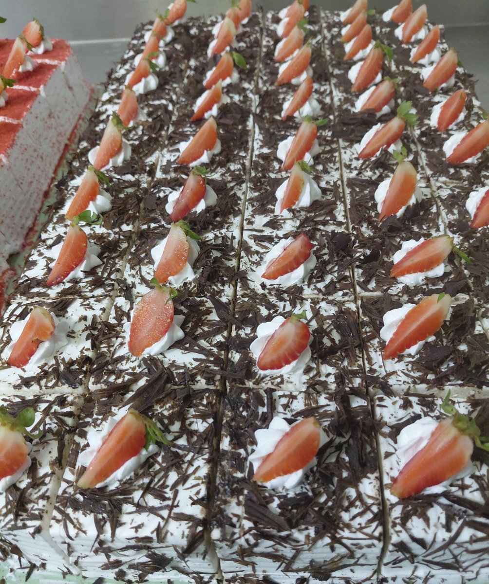 LabMariam48488's tweet photo. A little slice of happiness in every bite 🍰✨
Different cakes, different flavours, one sweet moment to enjoy.
Which slice would you choose? 😍
#CakeLovers #SweetMoments https://t.co/vgyTpCsT31