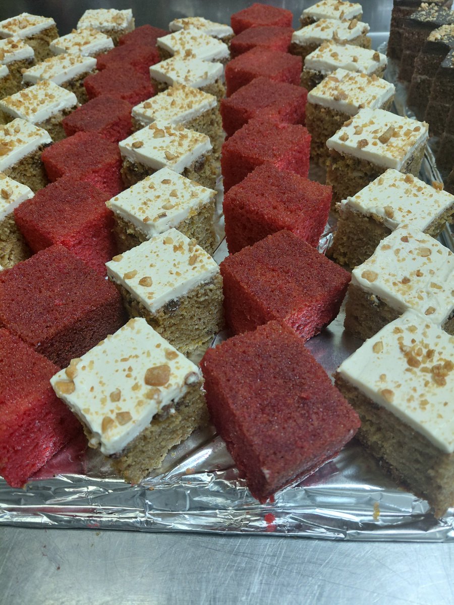 LabMariam48488's tweet photo. A little slice of happiness in every bite 🍰✨
Different cakes, different flavours, one sweet moment to enjoy.
Which slice would you choose? 😍
#CakeLovers #SweetMoments https://t.co/vgyTpCsT31
