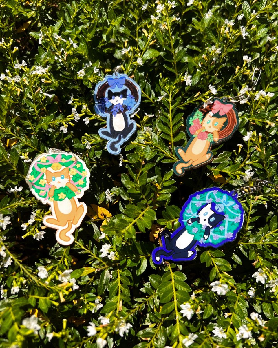 lunedropstudios's tweet photo. - camellia mermaid glass tumbler
- wreath kitty keychains
- wreath kitty pop sockets https://t.co/RX95NeIXrn