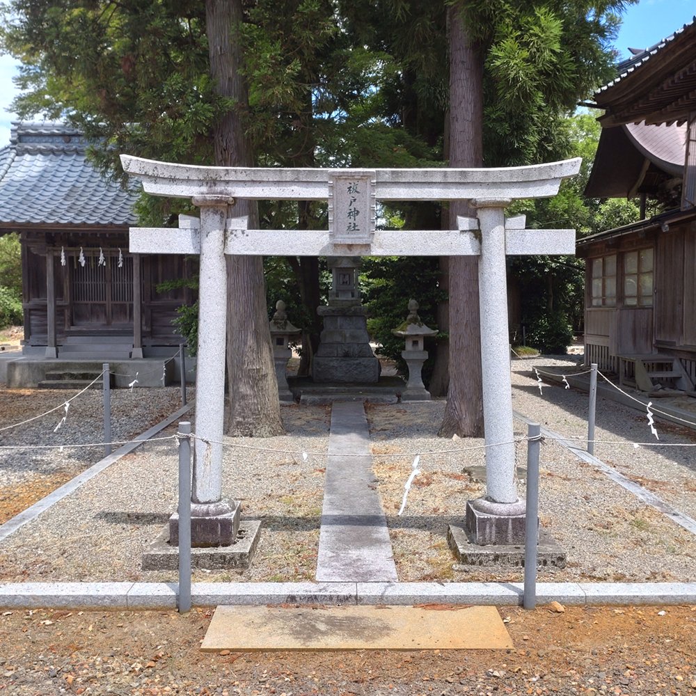 ShimaTKhiro's tweet photo. 2026.06.15⛩️安田八幡宮⛩️
阿賀野市保田 #安田八幡宮 へ参拝👏境内は緑がいっぱいです◎いつも綺麗に手入れされていてきもちよくお参りできます◎6月は夏越の大祓。あっというまに折り返し地点ですね。今月もお参りできてよかった！どうか幸運がありますように◎#御朱印 #御朱印巡り #神社 #神社仏閣 https://t.co/61PSwI30Cz