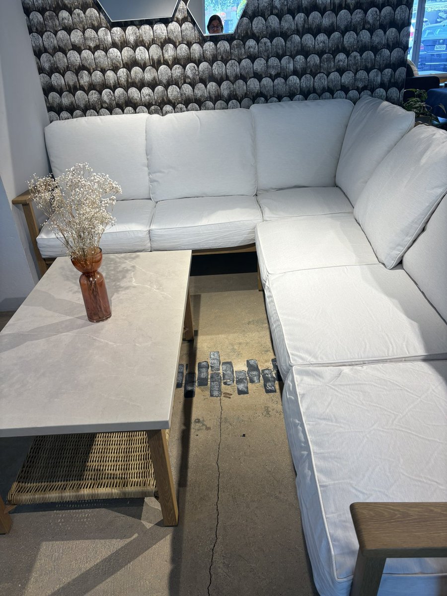 rdmobilia's tweet photo. TRANSFORMA TU EXTERIOR ✨

Confort, diseño y estilo en un solo espacio.

Seccional de Exterior West Haven – 5 Piezas $117,990

✔ Mimbre sintético resistente para exterior
✔ Cojines color almendra incluidos
✔ Diseño modular adaptable a tu espacio
✔ Ideal para terraza, jardín o área de piscina

Crea el ambiente perfecto para compartir y relajarte.

Disponible en RDMOBILIA
📞 809-498-4698