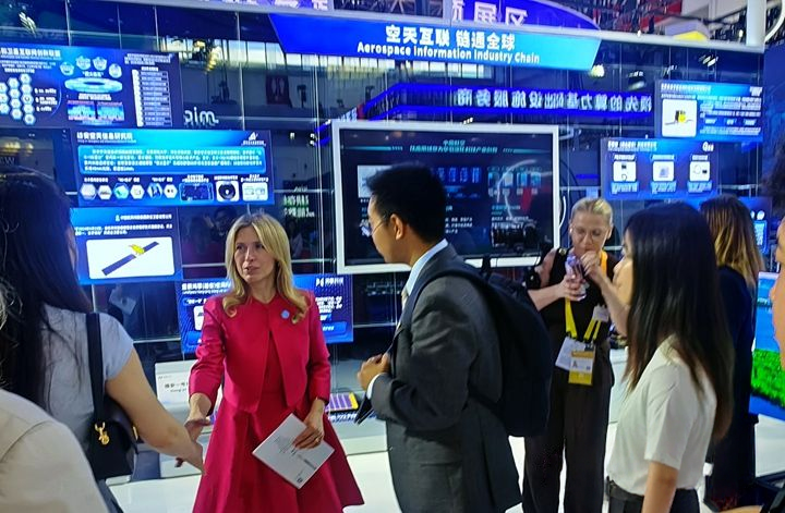 HebeiIIT_'s tweet photo. Taking center stage at the 4th China International Supply Chain Expo launched June 22 in Beijing: Xiongan New Area makes its expo debut.
Its pavilion highlights aerospace information, low-altitude economy &amp; AI across 6 zones, welcoming delegations and enterprises worldwide. https://t.co/RSfUY9ua06