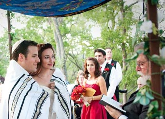 dmcross62's tweet photo. The public declaration at a Godly wedding, by a man &amp; woman, agreeing a life-long covenantal commitment, is one of the most important spiritual moments of their lives. It's of immense significance for themselves and for the whole of society, receiving Jesus's endorsement at Cana. https://t.co/horsiYJFv6