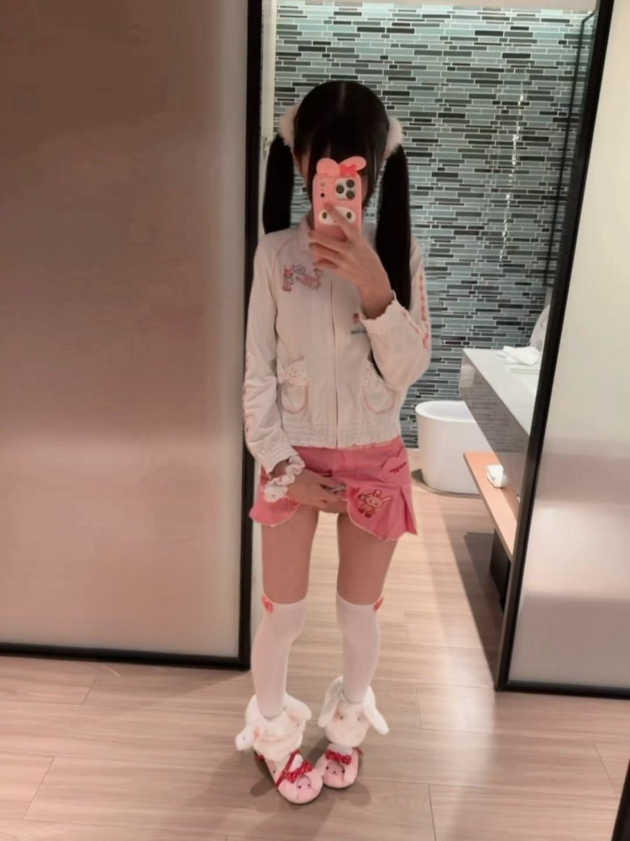 Qnb1238's tweet photo. 湿了诶！感谢大哥的17 #女儿服 #萝莉 #少萝宝宝 #粉 https://t.co/hnbXleXQXD