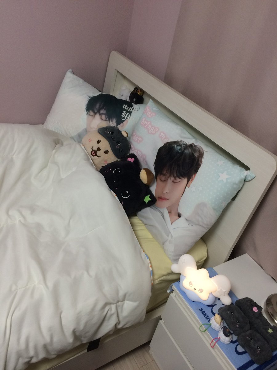 Kiku0__'s tweet photo. 위시가 가득한 방이야 https://t.co/36NjZTtGDy