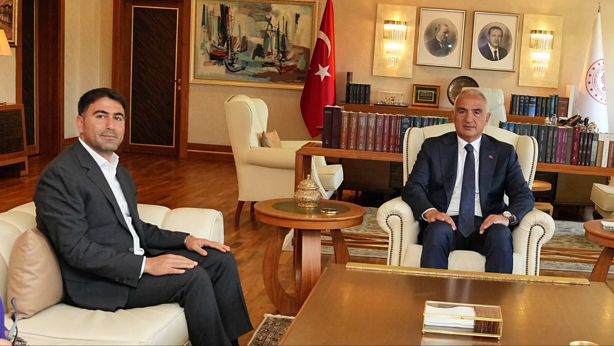 hakanozer62's tweet photo. 📍 ANKARA / KÜLTÜR Ve TURİZM BAKANLIĞI
Kültür ve Turizm Bakanımız Sayın Mehmet Nuri Ersoy ile gerçekleştirdiğimiz görüşmede, Tunceli’mizin kültür, turizm, müze, kütüphane ve sanat alanlarındaki öncelikli ihtiyaç ve taleplerini kapsamlı şekilde istişare ettik.
İlimizin kültürel mirasının korunması, turizm potansiyelinin geliştirilmesi, kültürel ve sanatsal faaliyetlerin güçlendirilmesi, müze ve kütüphane hizmetlerinin daha nitelikli hale getirilmesi için gerekli yatırım, ödenek, personel ve altyapı taleplerimizi Sayın Bakanımıza ilettik.
Tunceli’mizin sahip olduğu tarihi, doğal ve kültürel değerleri daha görünür kılmak; gençlerimizin, çocuklarımızın ve hemşehrilerimizin kültür-sanat hizmetlerine erişimini artırmak adına çalışmalarımızı kararlılıkla sürdürüyoruz.
Hizmet siyaseti anlayışıyla, Tunceli’mizin her alanda gelişmesi ve hak ettiği yatırımlara kavuşması için takipteyiz. Tunceli için çalışıyor, eser ve hizmet üretmeye devam ediyoruz.Tunceli için takipteyiz, hizmet için sahadayız. #Tunceli #tunceliiçinaşklainançla #KültürVeTurizm #HizmetSiyaseti #KültürelMiras @abuyukgumus @MustafaAlkayis @CengizDMRKY47 @Akparti @akparti_tunceli @Akparti_TM @MehmetNuriErsoy @TCKulturTurizm