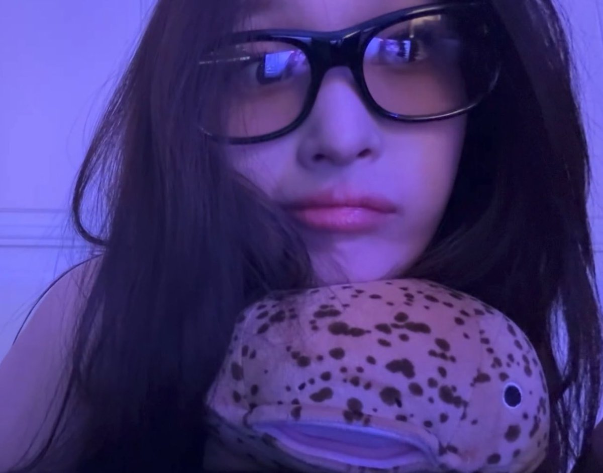 moonchigy's tweet photo. can this salamander moon get away from her for awhile?!?! why he’s everywhere 😭 https://t.co/mRKon7rQHQ