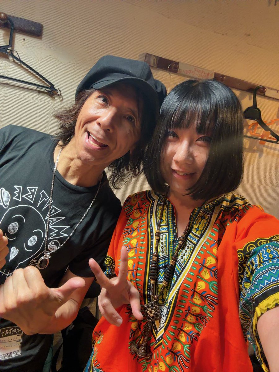 SHINOON's tweet photo. 4人での初！g_t_sでした☺️✨
見守ってくださったみなさまありがとうございました！（まさかのシゲさんも見守っててくれた😂‼️）会いに来てくださった皆様が心強すぎました😭

4人版もこれからきっとお楽しみいただけるんじゃないかと思うのです😍

これからまたぜひ！よろしくお願いいたします(g_t_s、次回は9月末頃の予定です🤤)

Tha pino noirさんと対バンだったので日曜日ぶりにMADさんともお会いできて嬉しかったです☺️今日のTha pino noirもたまらなくかっこよかった…！！！！🔥

そして今日はSEX MANIACのサポートドラムにShinsakuさんがいらして、お客様の中に『デカシャツ喫茶の子！』と認識してくださる方と出会って感動して泣きそうになりました😭すごい嬉しかったです🫶（昔、RUIDO K2かK4でShinsakuさんにデカシャツバンドのドラム叩いてもらった🤤）