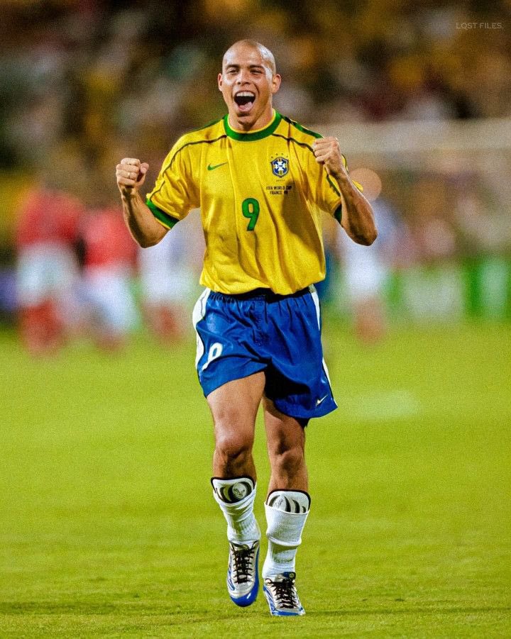 futnostalgico's tweet photo. 🇧🇷 Ronaldo na Copa de 98 🤩

Para mim, ali vimos o verdadeiro auge físico do Fenômeno em Mundiais. É uma pena o que aconteceu na grande final. https://t.co/MHc17joKHt