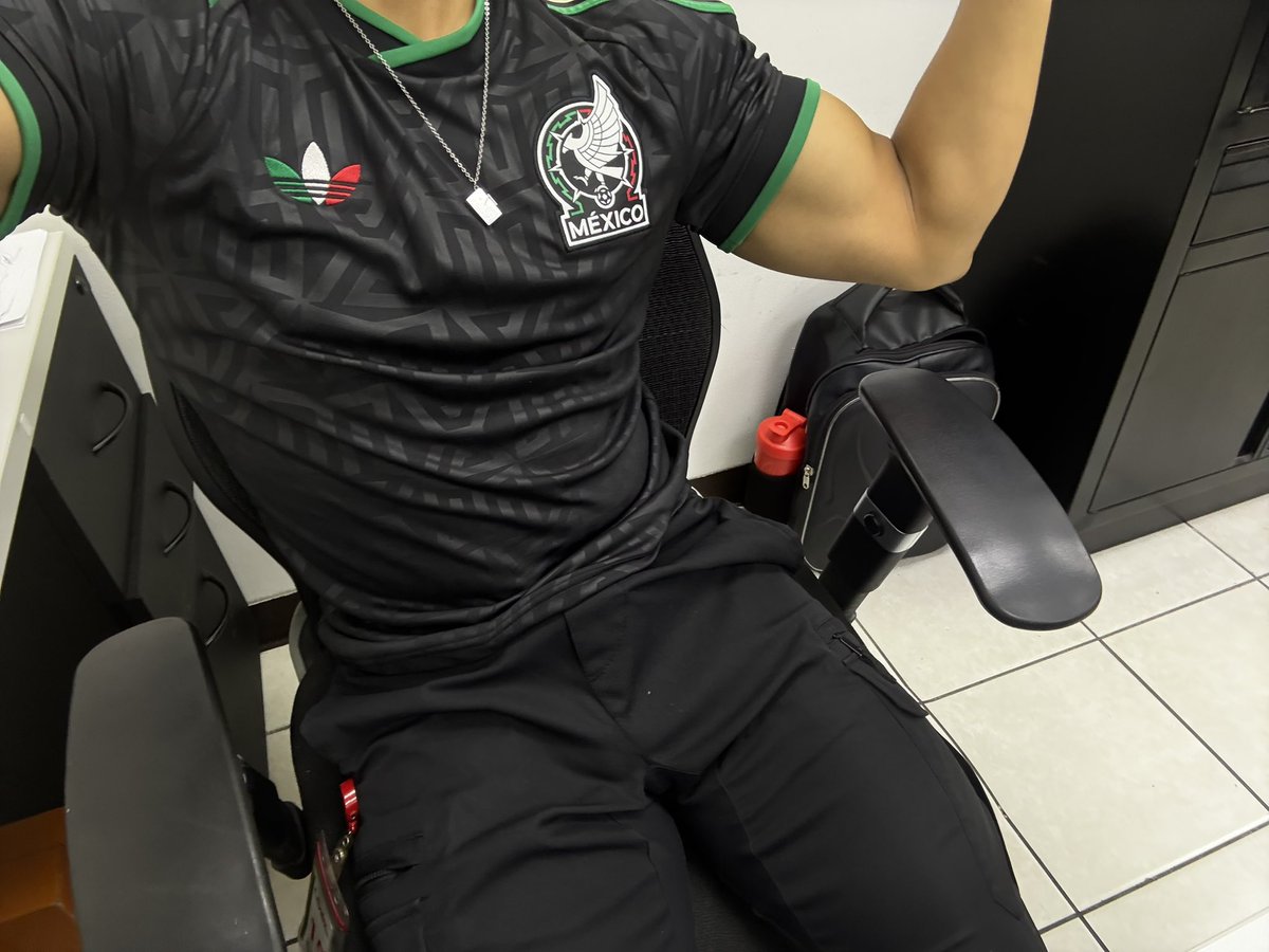 joseptwences25's tweet photo. Buenos días listo para dar las consultas con la camiseta de México 

Tú quieres? 😏😏🤪 https://t.co/YSF39Lr8pu