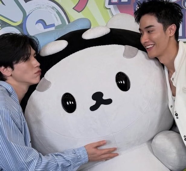 Polarmyca's tweet photo. Polcasan: It’s like I am not even here. Think of me as a very fluffy marshmallow, Papa and Phorphor. Keep flirting 🥰

#THAITAI #เตนิว #FANCLASS https://t.co/Uh4RI7KAuP