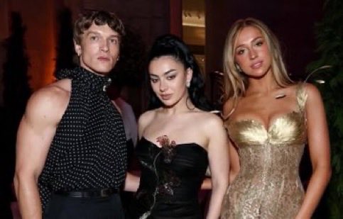 sunsethollanov's tweet photo. connor &amp; charli being besties that hang &amp; smoke together at every party is so important #tome https://t.co/L1V7mngpDb