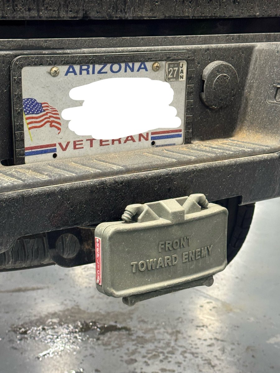 scrxlt's tweet photo. one of my favorite things about being in a shop is seeing the things customers put on their vehicles https://t.co/1xZVZawUMV