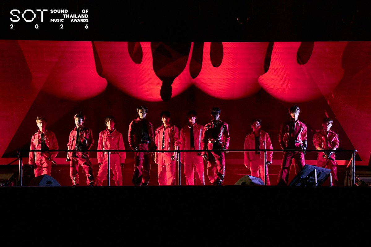 sotmusicawards's tweet photo. สมศักดิ์ศรี 🔥✨

DICE ส่งท้ายค่ำคืนด้วย “เสี้ยววินาที” (Original by Bodyslam) โชว์พลังการแสดงและเสน่ห์ของทั้ง 10 หนุ่มได้อย่างเต็มที่ ทั้งร้อง ทั้งเต้น ทั้งเอ็นเนอร์จี้ที่ส่งถึงคนดูทุกมุมฮอลล์

#SOTMusicAwards2026
#DICE_SONRAY https://t.co/8R5a5Biv0T