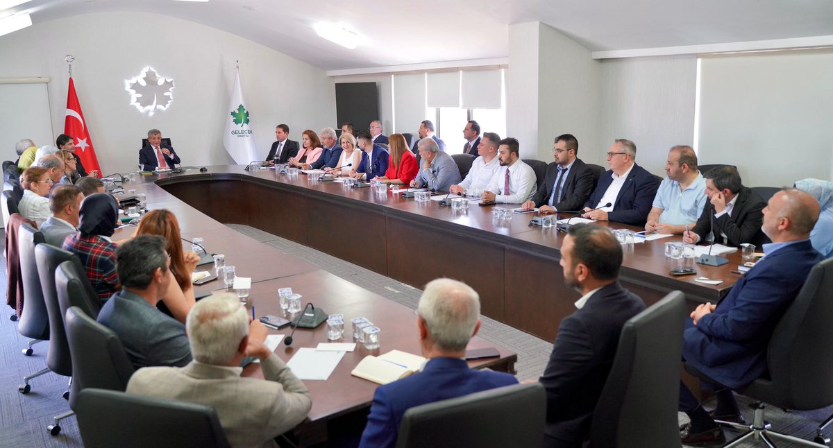 GelecekPartiTR's tweet photo. Parti Yönetim Kurulu (PYK) Toplantımız, Genel Başkanımız Sayın Ahmet Davutoğlu’nun başkanlığında, Parti Genel Merkezimizde gerçekleştirilmiştir. 

Toplantımızda alınan kararların partimiz, milletimiz ve memleketimiz adına hayırlar getirmesini temenni ederiz. https://t.co/v4RDw5mzlJ