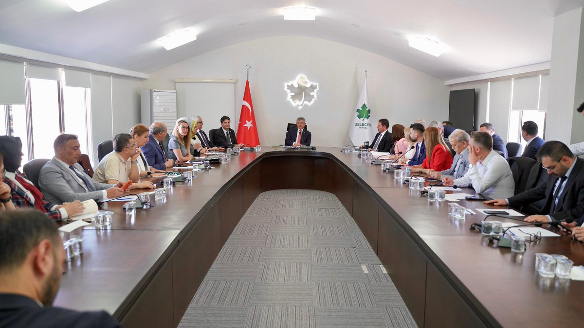 GelecekPartiTR's tweet photo. Parti Yönetim Kurulu (PYK) Toplantımız, Genel Başkanımız Sayın Ahmet Davutoğlu’nun başkanlığında, Parti Genel Merkezimizde gerçekleştirilmiştir. 

Toplantımızda alınan kararların partimiz, milletimiz ve memleketimiz adına hayırlar getirmesini temenni ederiz. https://t.co/v4RDw5mzlJ