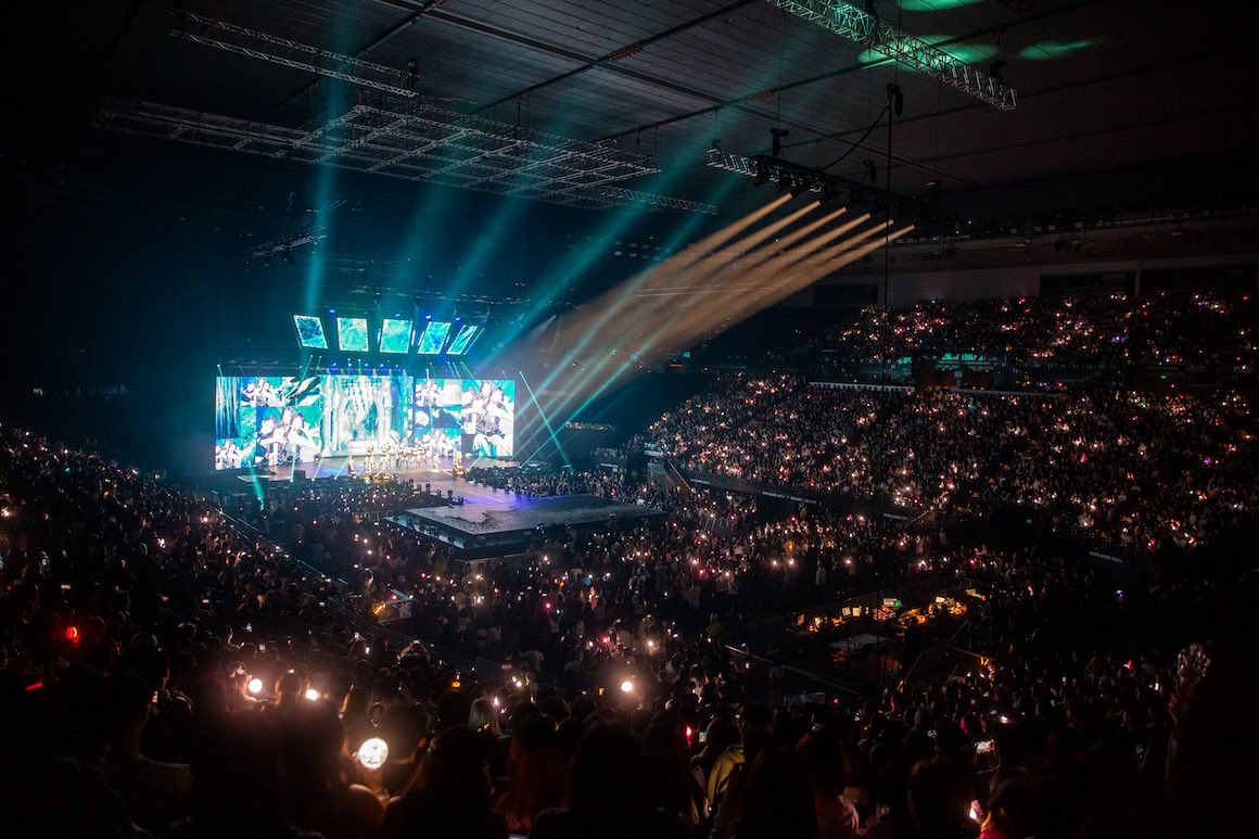 IVE_Museum's tweet photo. According to the photographer for IVE's Melbourne Concert at Rod Laver Arena the show was sold out 🇦🇺 

🔗 https://t.co/upr0py0xNs https://t.co/1Vtj8uZ2mO