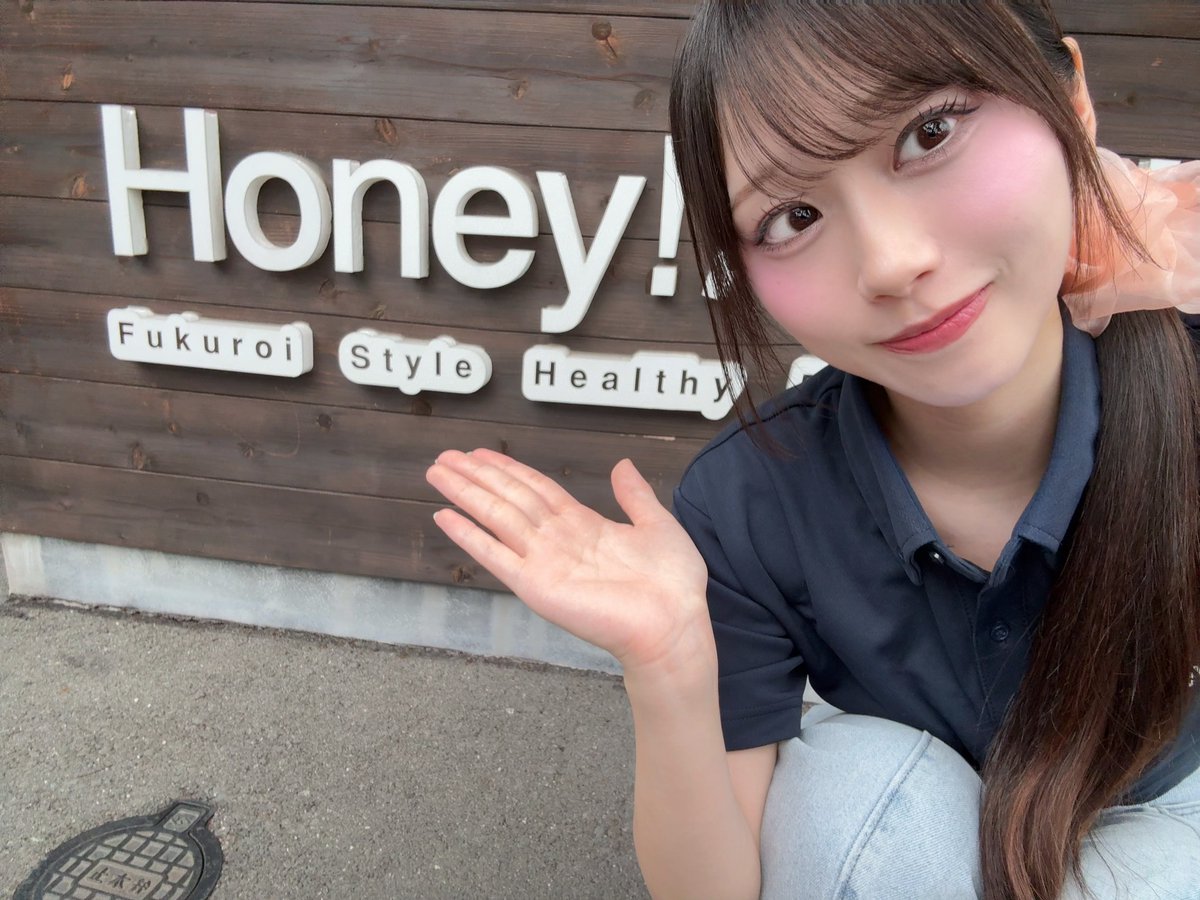 MOMOfishbowl's tweet photo. 大白桃子 お誕生日会 in Honey!ハニー!!
ありがとうございました！🍑🎂

急遽延期になったりしたのにみんな集まってくれてありがとう🥹沢山祝ってもらえて嬉しかったです！

ビュッフェのご飯凄く美味しかったね！
桃のドレッシングとか、ハンバーグ焼かせてもらえたり、Honey!ハニー!!さんも沢山桃子のために用意してくれて、幸せものだ🍑

桃子推しのみんな大好きだよ🍑