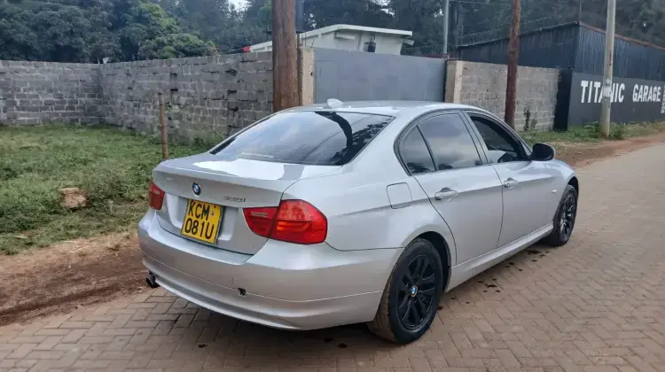 Shareman_Cars's tweet photo. Deposit: KES 245,000 | Price: KES 700,000
🚘 BMW 320
📅 2010 Model
⛽ 2.0L Petrol
⚙️ Automatic
📍 Nairobi

BMW 320 offers a blend of luxury, performance, and comfort, making it ideal for daily driving or executive use. Enjoy responsive handling, a refined interior, 
0710 792 499 https://t.co/fQSBTK9hp7