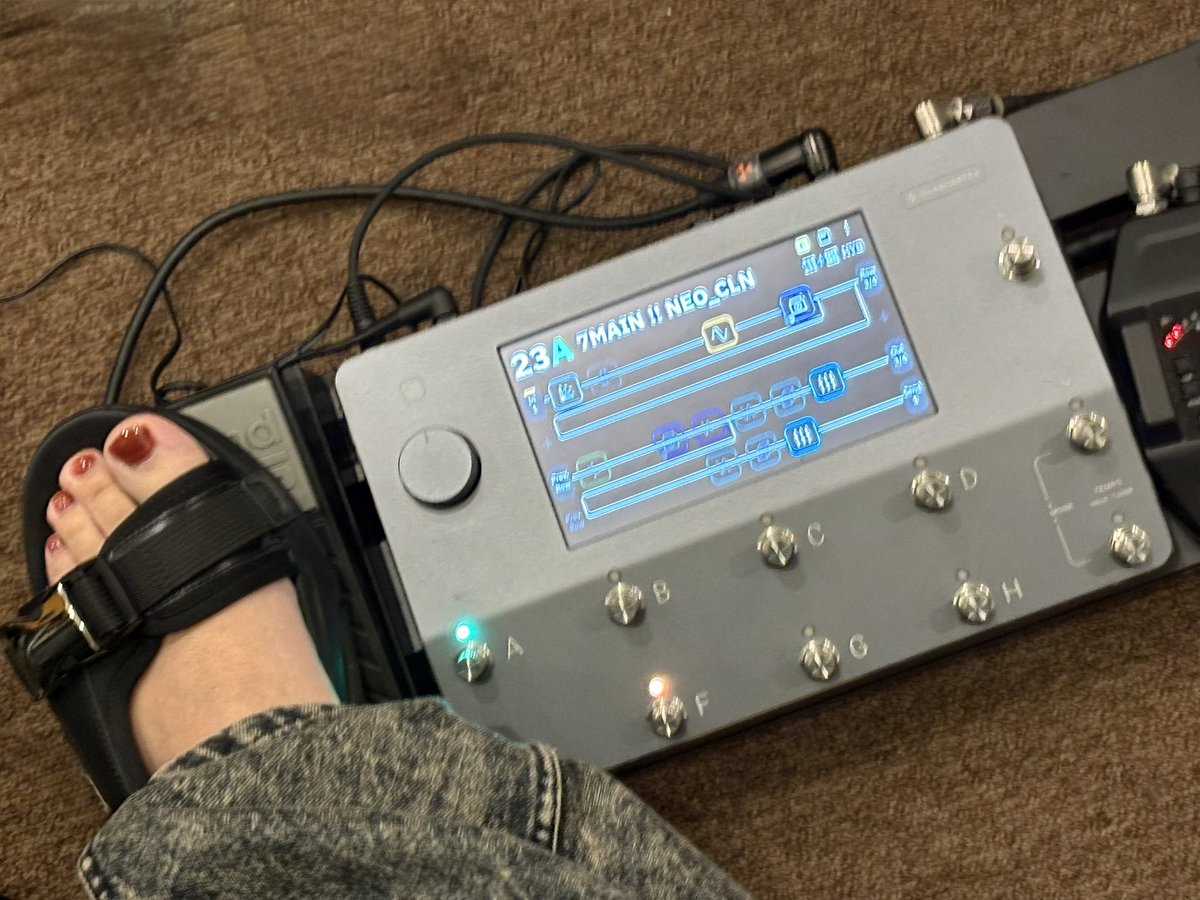 shunskpir0pir0's tweet photo. 7/25(土)へ向けてのErrorリハでした！🎸
足の爪だけ赤くしました👶 https://t.co/idWPCJOwXu