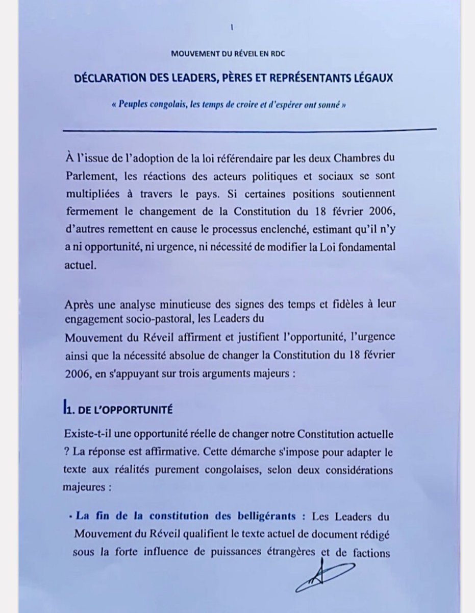 StanysBujakera's tweet photo. #RDC: Dans une déclaration signée ce mercredi 24 juin à Kinshasa, les leaders, pères et représentants légaux du mouvement évangélique apportent leur soutien au projet de changement de la Constitution du 18 février 2006, invoquant trois arguments : l'opportunité, l'urgence et la nécessité. 

Qualifiant le texte actuel de « constitution des belligérants » rédigée sous influence étrangère, ils appellent le président Félix Tshisekedi à promulguer sans délai la loi référendaire adoptée par les deux chambres du Parlement. 

Le document est signé par Ejiba Yamapia Evariste, Jean Bosco Kindomba, Lhouva Ekaola Iseifoli, Godé Mpoy, Musiteki Florent et Albert Kankienza Muana Mboo. 

Une prise de position qui contraste avec celle de la CENCO et s'inscrit dans la fracture croissante au sein du paysage religieux congolais sur cette question.