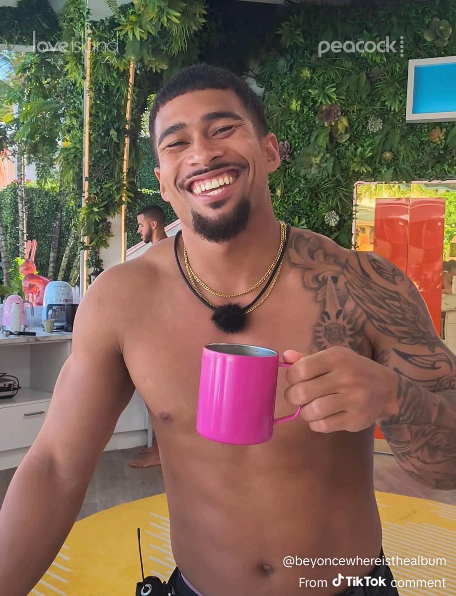 wateryonce's tweet photo. my face everytime aniya and carl comes up on my phone #loveislandusa https://t.co/GjgURlKoez