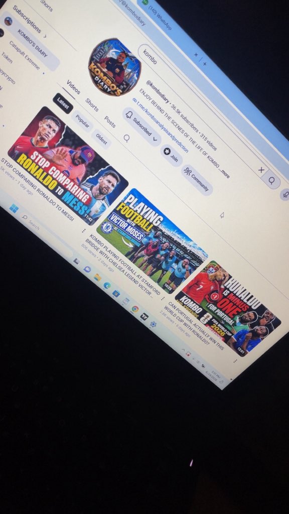 Bukar2004's tweet photo. Omo mk I quick go watch my best analysis @ultimate_kombo 🙌
Stop comparing Ronaldo to Messi https://t.co/qhk0jOuhhn