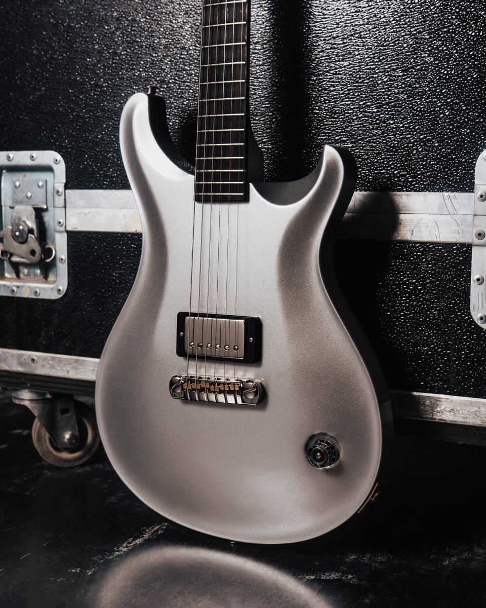 prsguitars's tweet photo. Zoom in on the Jon Jourdan Limited Edition to take a closer look at its singular "Metal" pickup  and single volume control. 🤘 Adding to the minimalist nature of this model, its ebony fretboard features no inlays! https://t.co/FJ5JBeQ9Hk