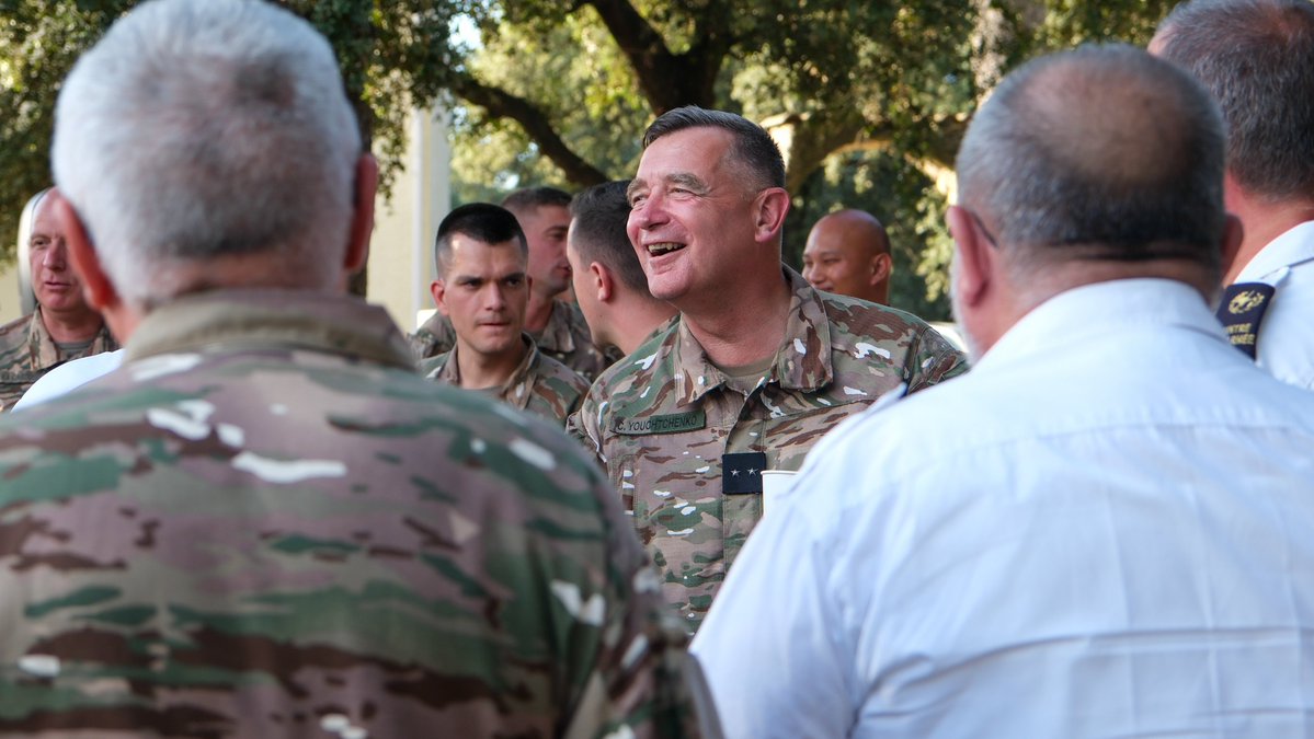 CDC1REG's tweet photo. 🇫🇷 Dernière visite du Général commandant la @LegionEtrangere !
Les légionnaires ayant participé à la réalisation du monument aux morts ont été mis à l’honneur.🙏
Il suivra désormais de loin le #1reg, d’un œil attentif et bienveillant, notamment lors du défilé #14juillet26. https://t.co/otFhg3my9I