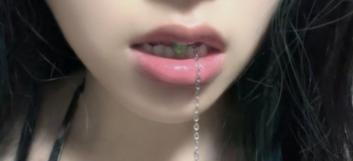 docile_w's tweet photo. 百年内无人懂我的新舌钉
#le https://t.co/J25uFazGtT