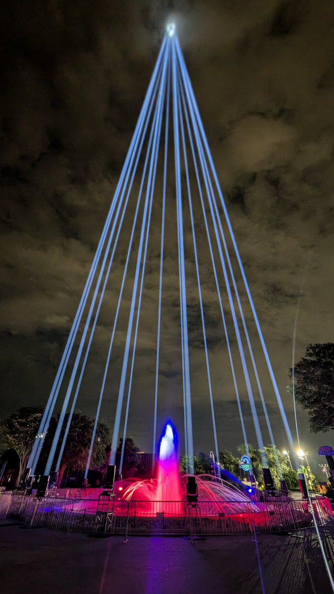 TheRobeWay's tweet photo. Giving our #WayCoolWednesday shout-out to lighting designer David Jackson &amp; the team at @LDSystemsUSA who created a beacon of light for the 2026 Warrior Games family day at SeaWorld San Antonio using the power and performance of @Robelighting iBOLT luminaires. https://t.co/yhE7jpJjix