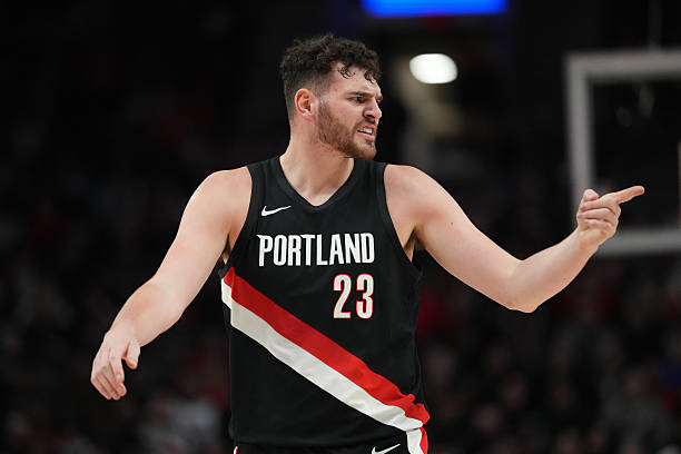 Cs_Confidential's tweet photo. Celtics fans ... YES, NO, or GTFOH to this trade idea? 🤔 

BOS receives: 
- Jrue Holiday (2 yrs./$72M)
- Donovan Clingan (2 yrs./$17.1M)
- Robert Williams III (sign-and-trade)

POR receives:   
- Jaylen Brown (3 yrs./$183M) 
- Sam Hauser (3 yrs./$35M) https://t.co/J5uTMiiiVp