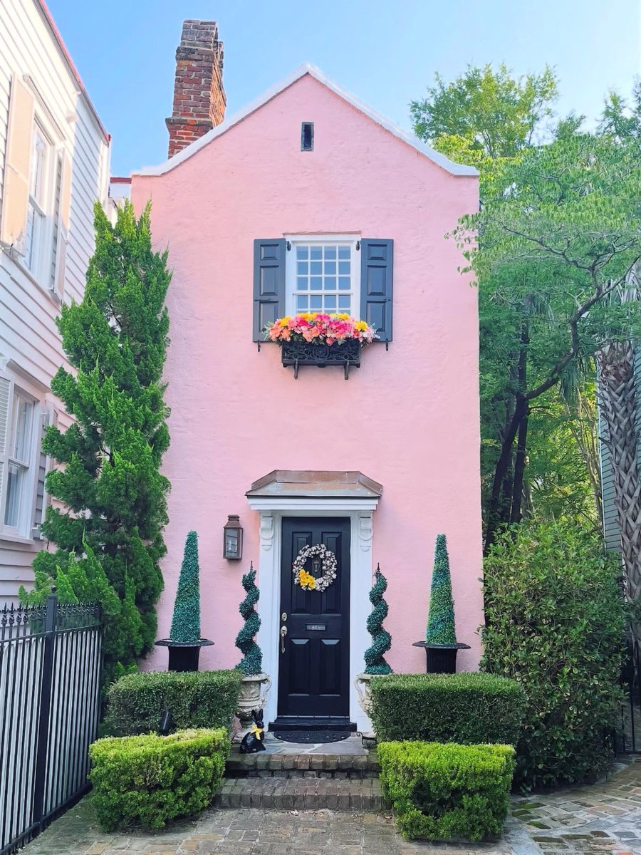 ChuckTownDaily's tweet photo. Pink love in Charleston
#pinklove #charleston #charlestondaily https://t.co/0AD8GKzNqm