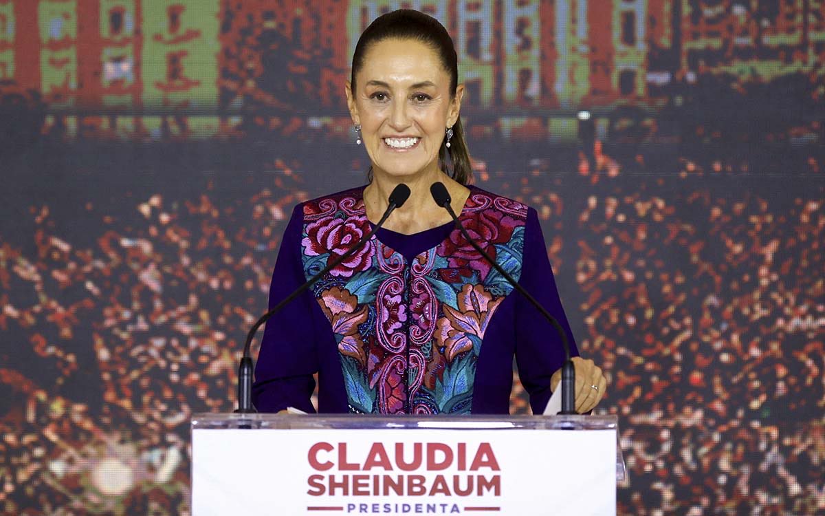 ArturoZaldivarL's tweet photo. Feliz cumpleaños, Presidenta @Claudiashein.  

Que este día lo celebre rodeada de quienes la quieren y con la alegría de un país que la acompaña.  Es un honor formar parte de su equipo y de esta transformación. 

¡Muchas felicidades! https://t.co/wzBZy46wt4