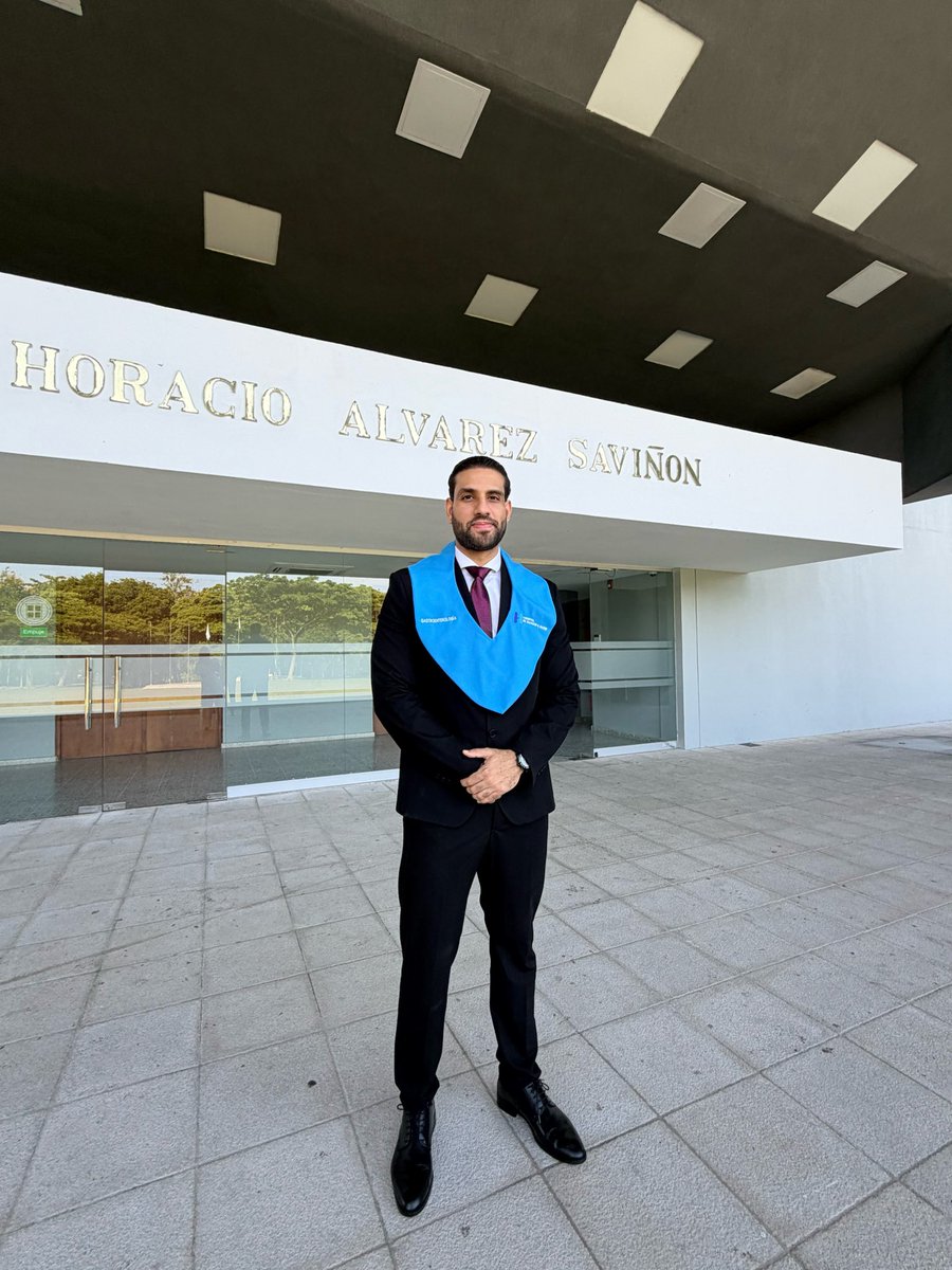 DoctorHumber's tweet photo. Oficialmente Gastroenterólogo para servirles 🎓👏🏻 https://t.co/A7mjvjclmy