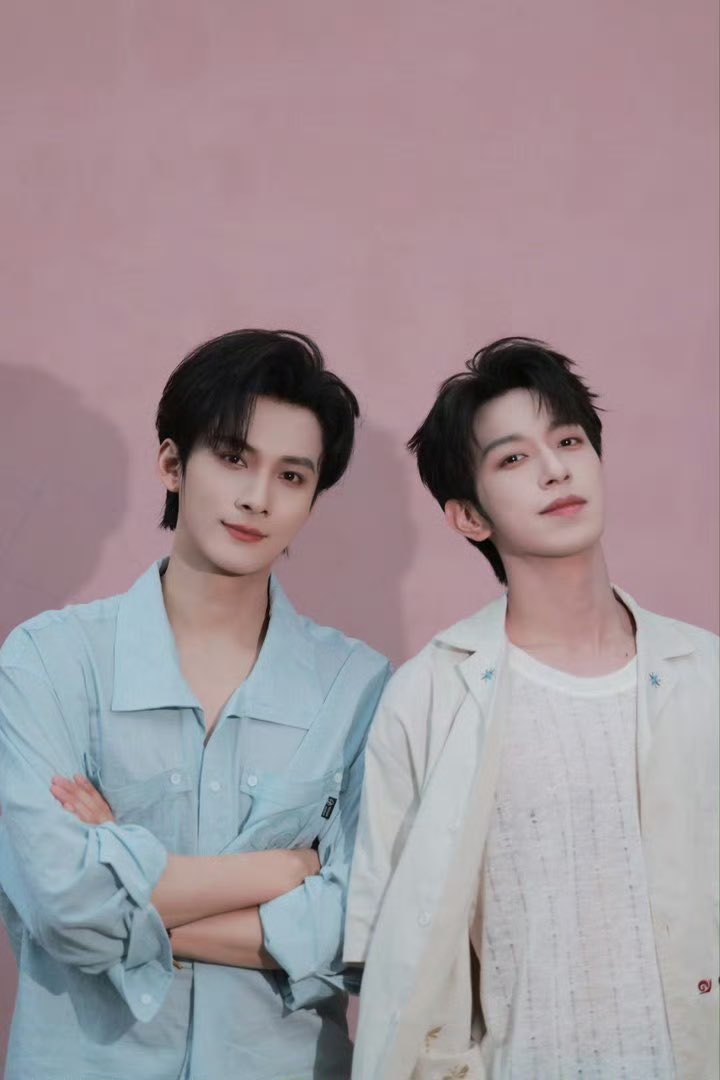 OceanJiangTH's tweet photo. #OceanJiangUpdate #JiangHeng 

[ 2026.06.24 ] 

江衡oc weibo update 
🔗 https://t.co/vn40ruWFsu

ฤดูร้อนท่ามกลางหญ้าหางหมา✌🏻

JIANGLI EMOTIONAL REWARDS
#HEYONExJIANGLILive

#OceanJiang #江衡 #JiangLi https://t.co/3Xkx6jIh5E