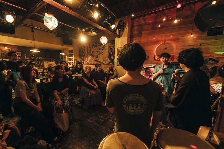 nitanaiken's tweet photo. 去年7月に大阪でやった音楽ライブイベントの東京編やります、にたないけん、藤山拓、芸人のオズワルドの畠中さんの3人でオリジナル楽曲を披露します、トークもあり、限定25人ですので予約はお早めの決断が吉かと存じます https://t.co/0T9IYlI4Ph